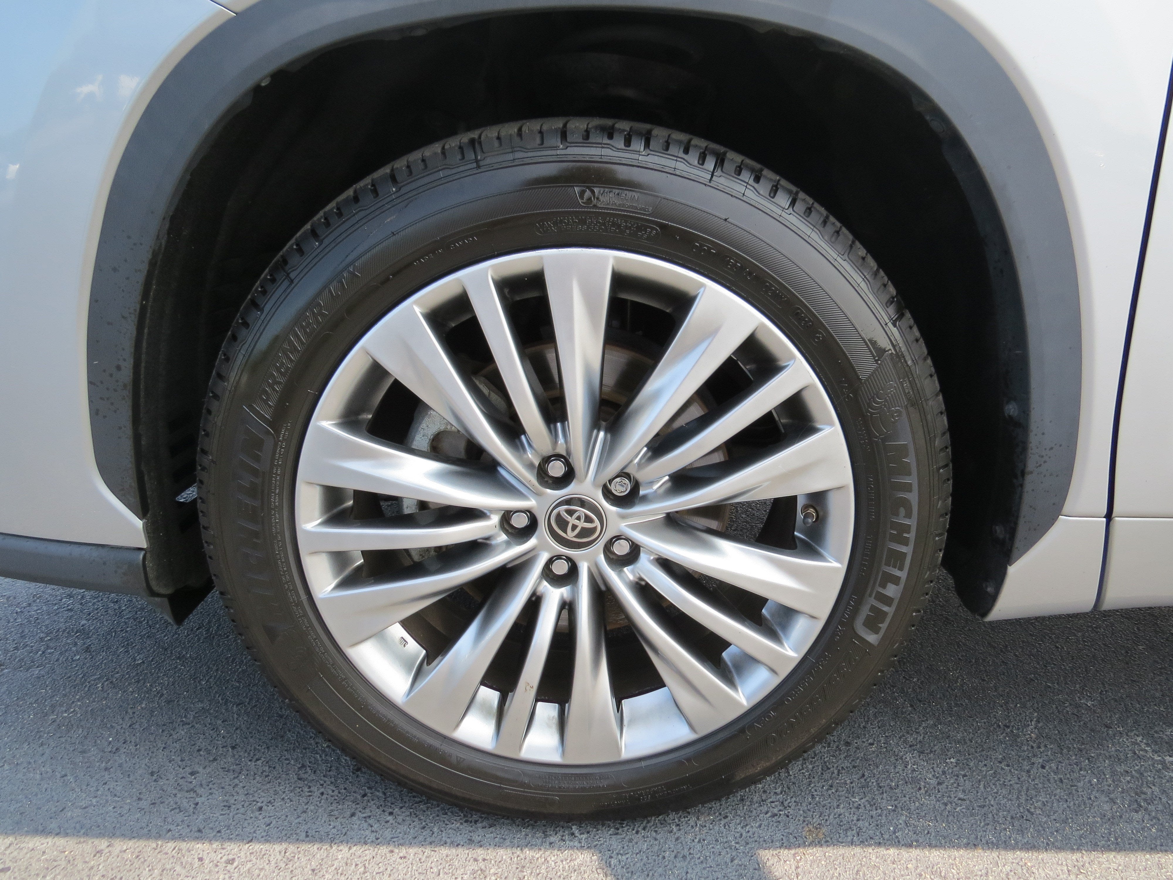 2023 Toyota Highlander Platinum