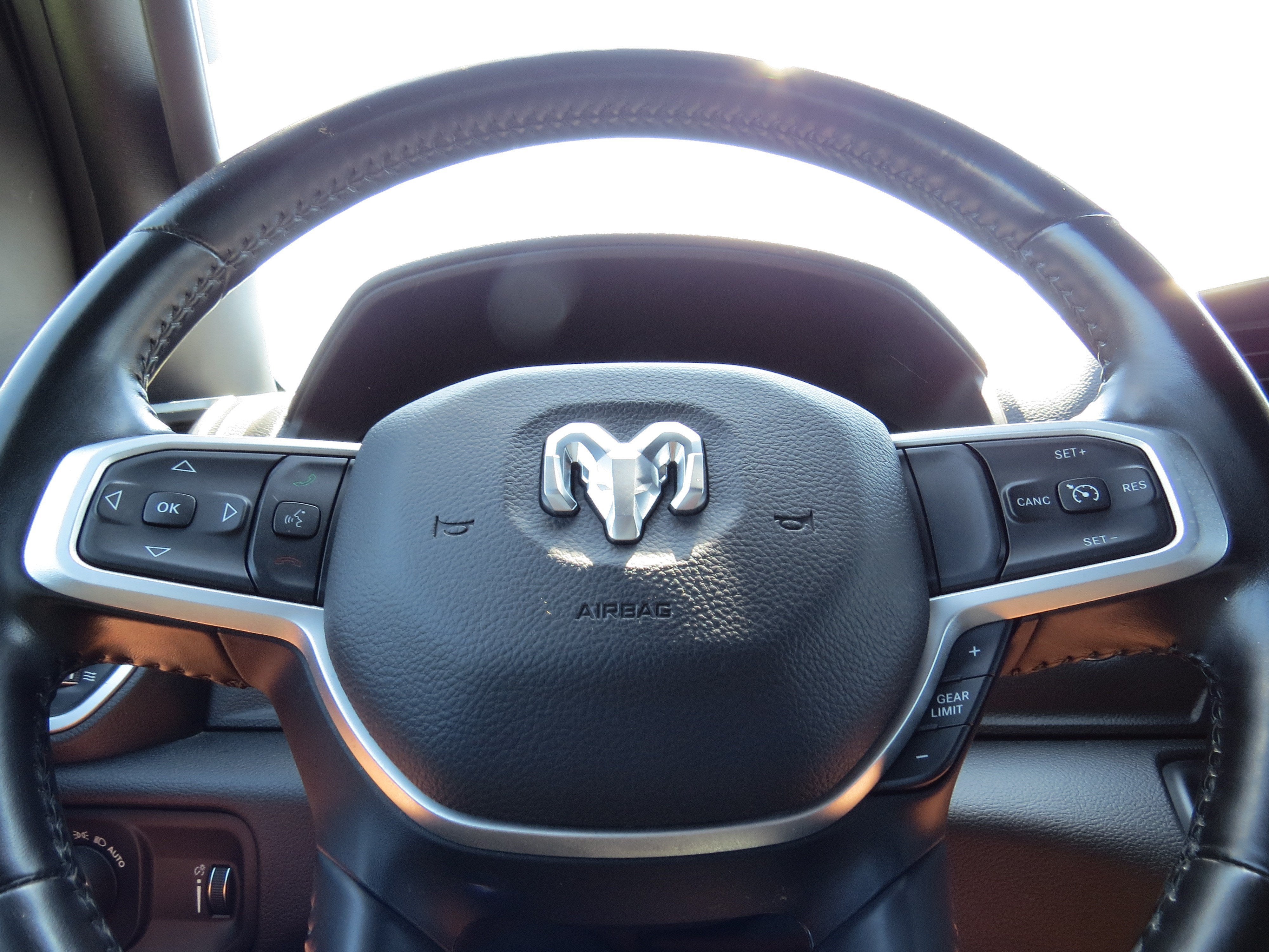 2022 RAM 1500 Big Horn 4x4 Crew Cab 5.7L V8