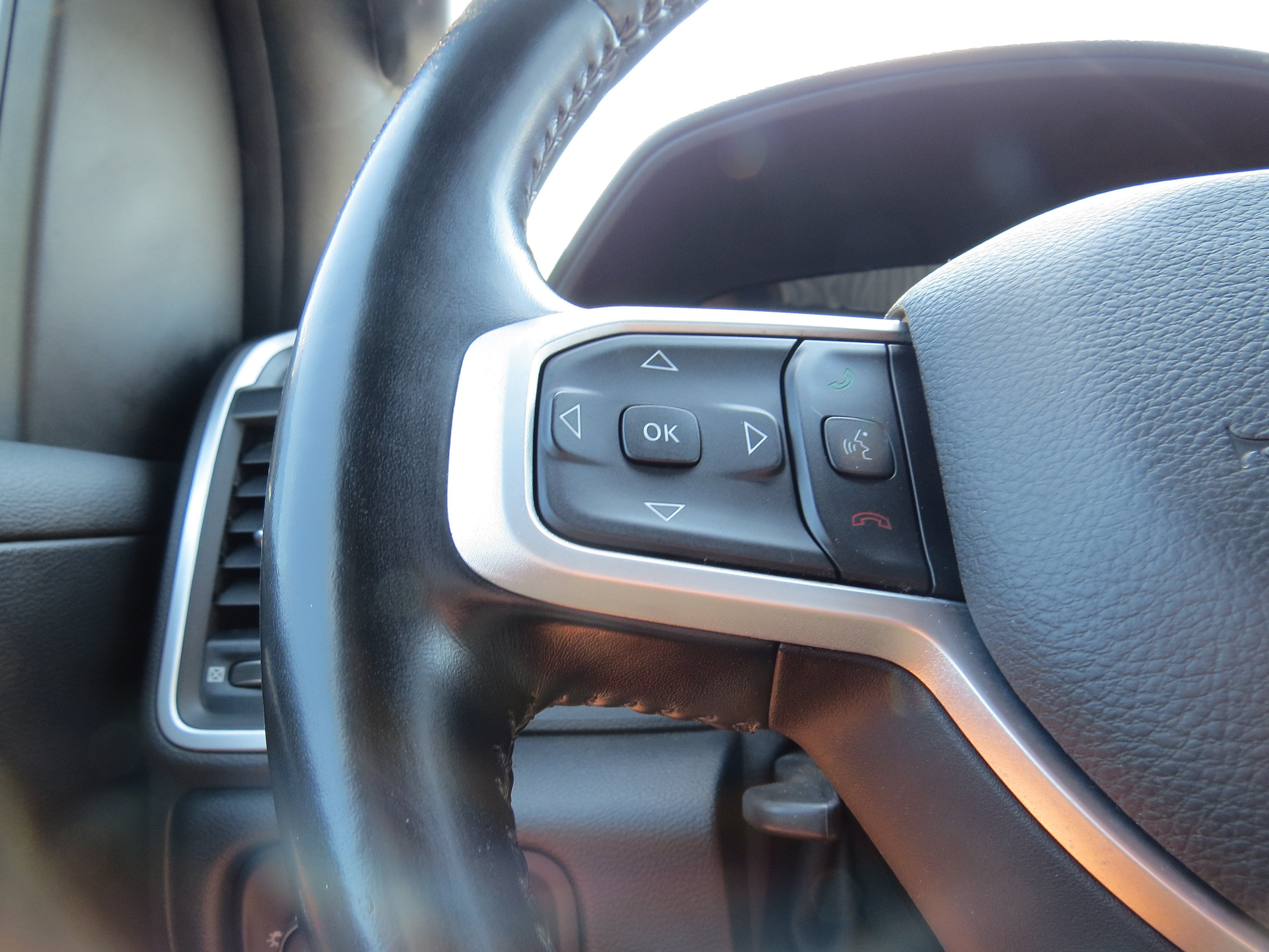 2022 RAM 1500 Big Horn 4x4 Crew Cab 5.7L V8