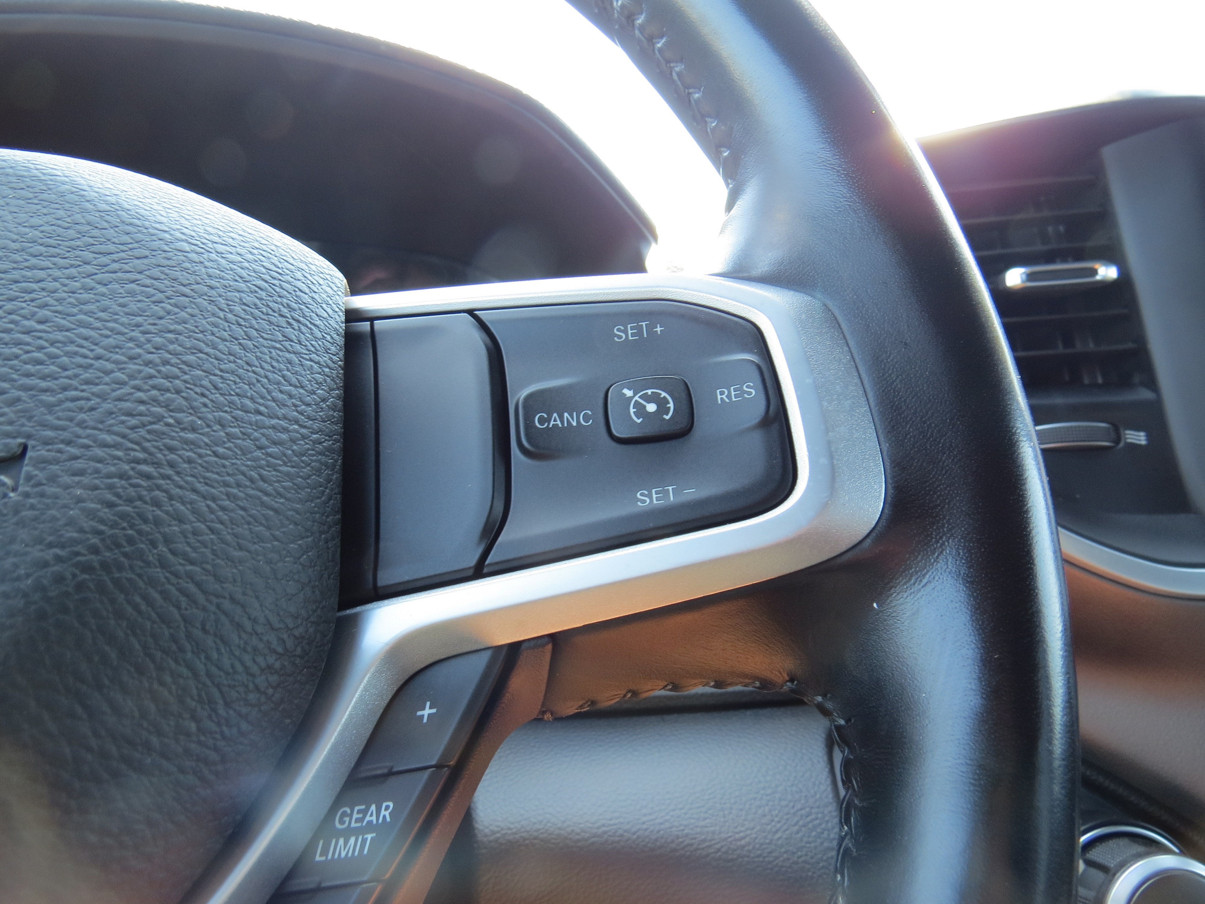 2022 RAM 1500 Big Horn 4x4 Crew Cab 5.7L V8