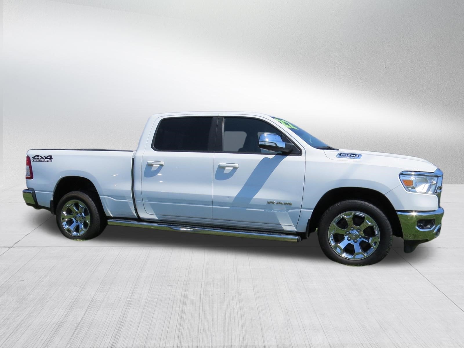 2022 RAM 1500 Big Horn 4x4 Crew Cab 5.7L V8
