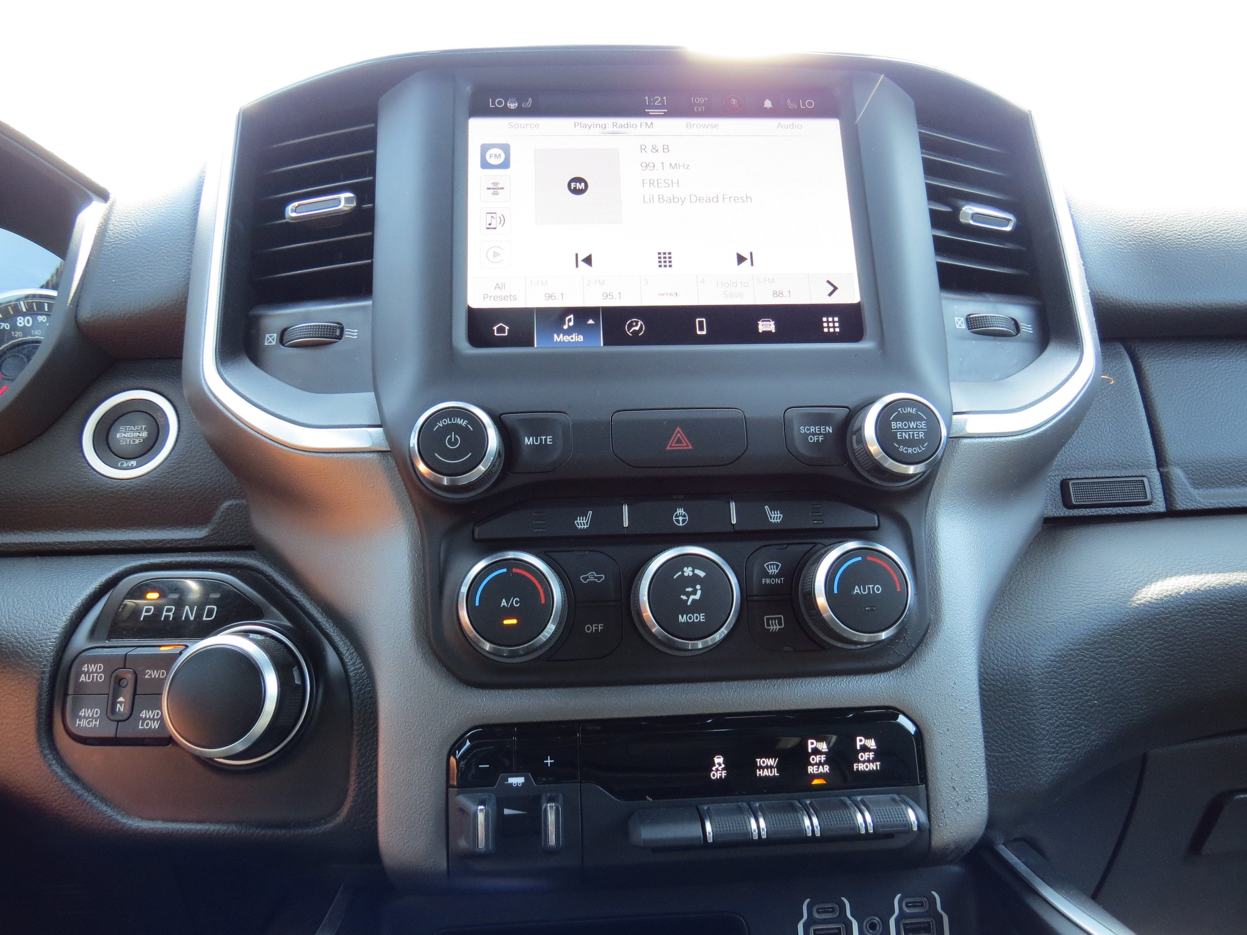 2022 RAM 1500 Big Horn 4x4 Crew Cab 5.7L V8