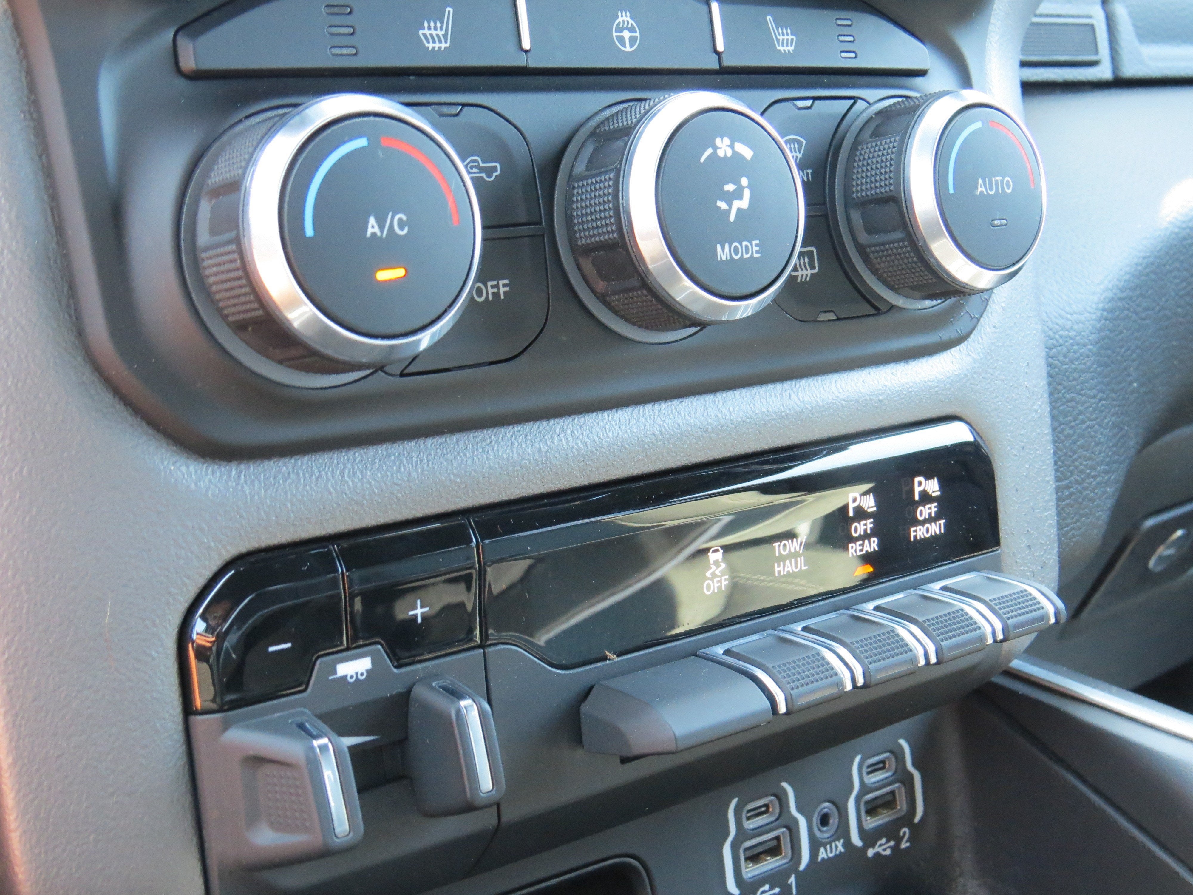 2022 RAM 1500 Big Horn 4x4 Crew Cab 5.7L V8