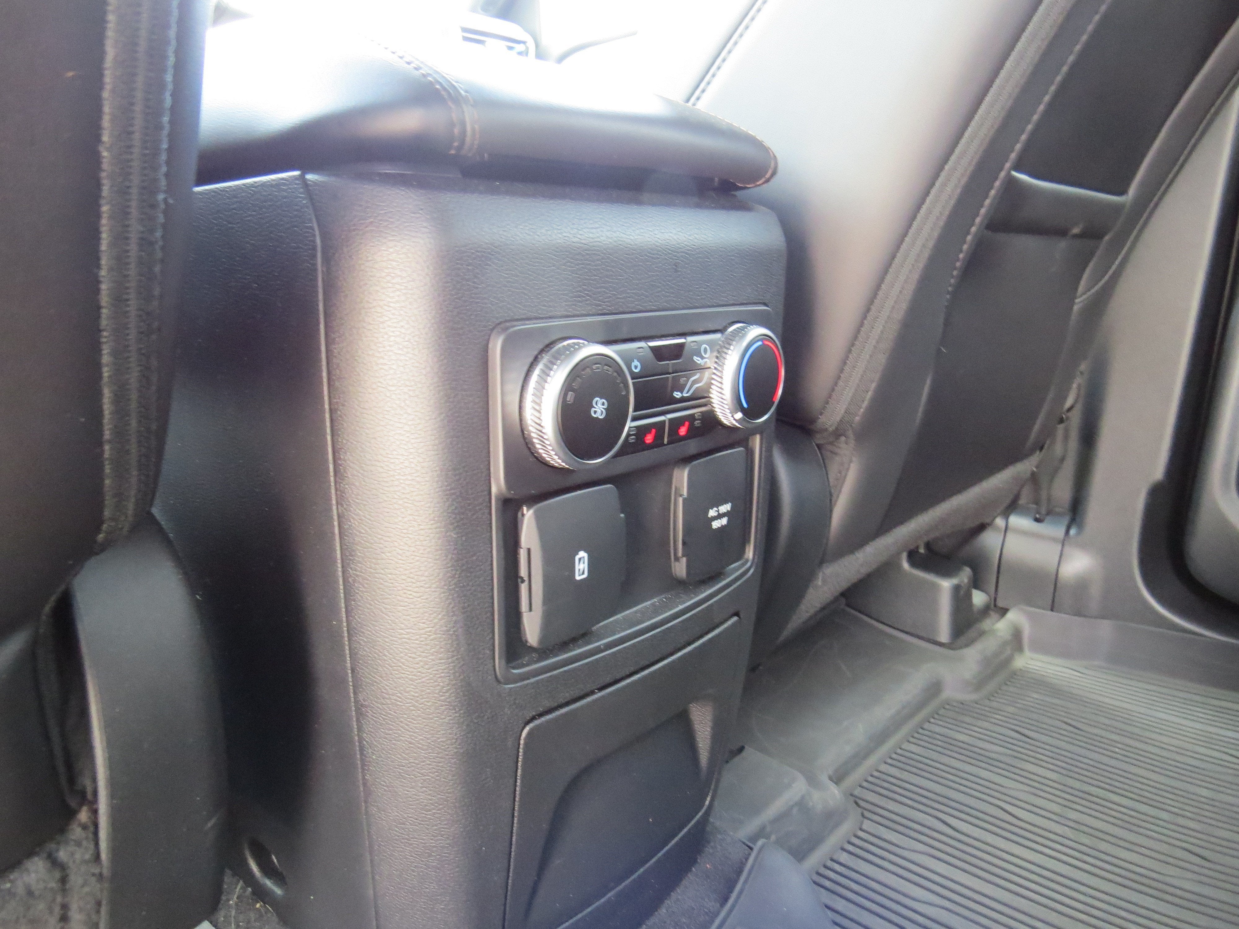 2023 Ford Explorer Platinum 4WD w/ Tech Pkg. Nav, Sunroof & 3rd Row