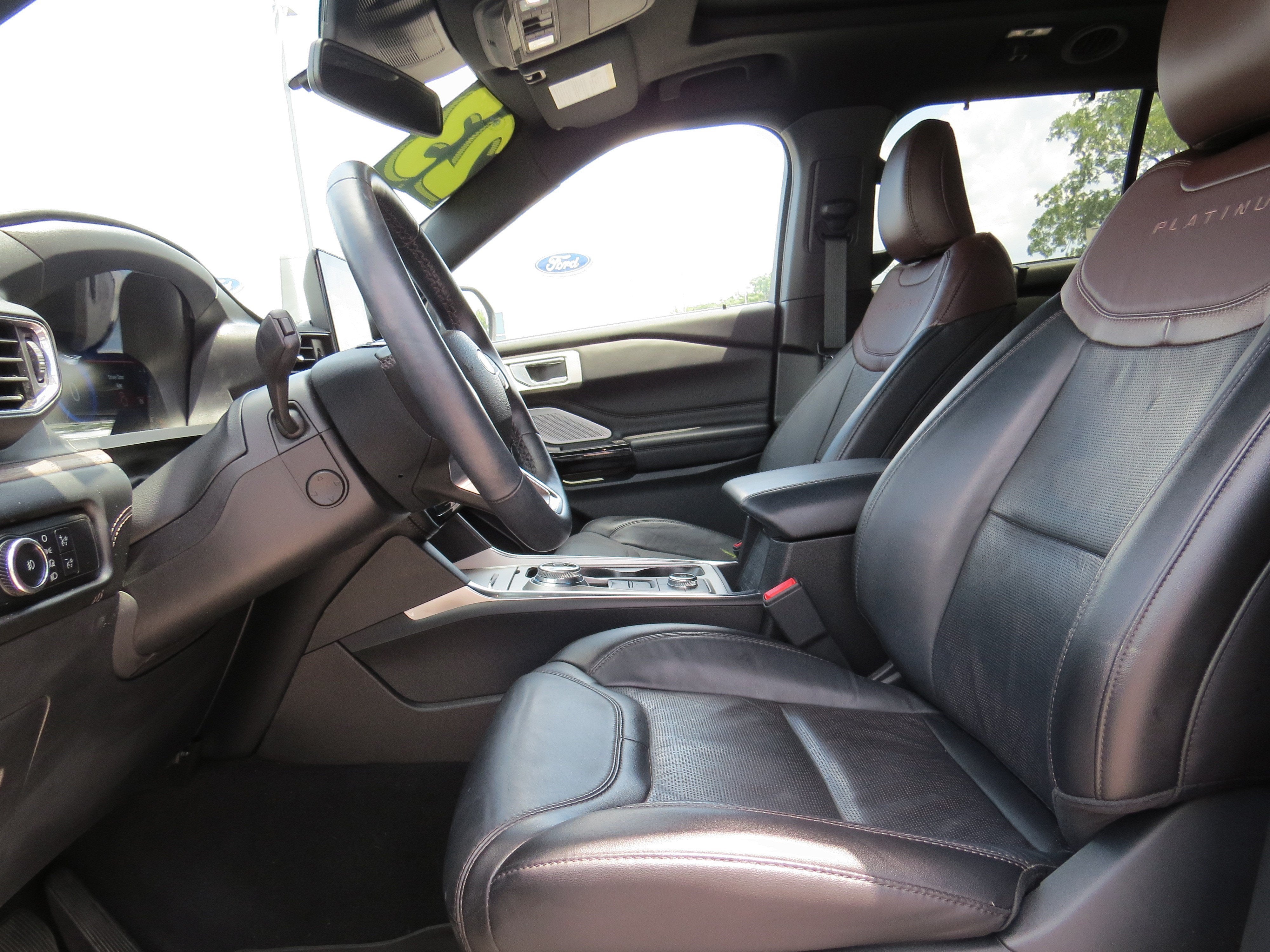 2023 Ford Explorer Platinum 4WD w/ Tech Pkg. Nav, Sunroof & 3rd Row