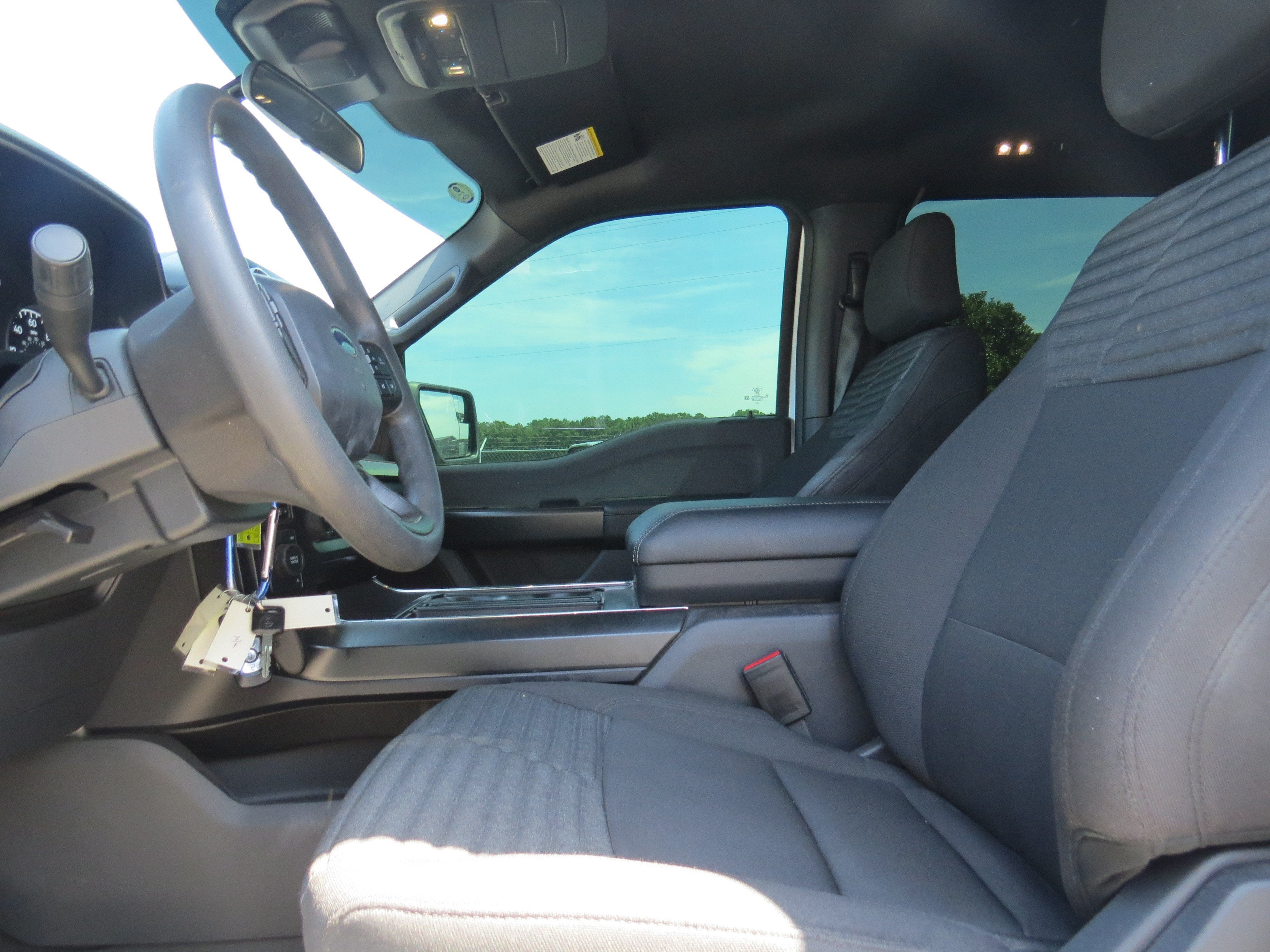 2023 Ford F-150 XL 4WD SuperCrew 5.0L w/ STX Apperance Pkg.