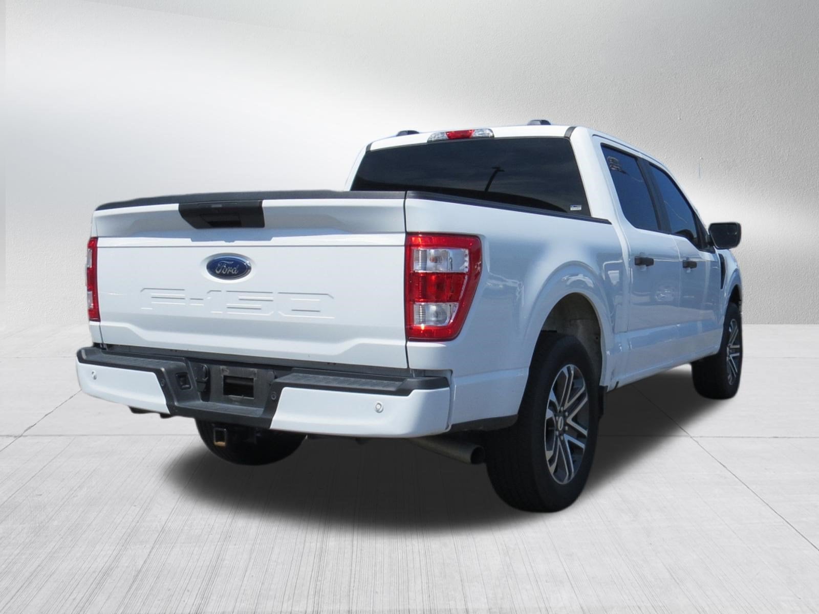 2023 Ford F-150 XL 4WD SuperCrew 5.0L w/ STX Apperance Pkg.