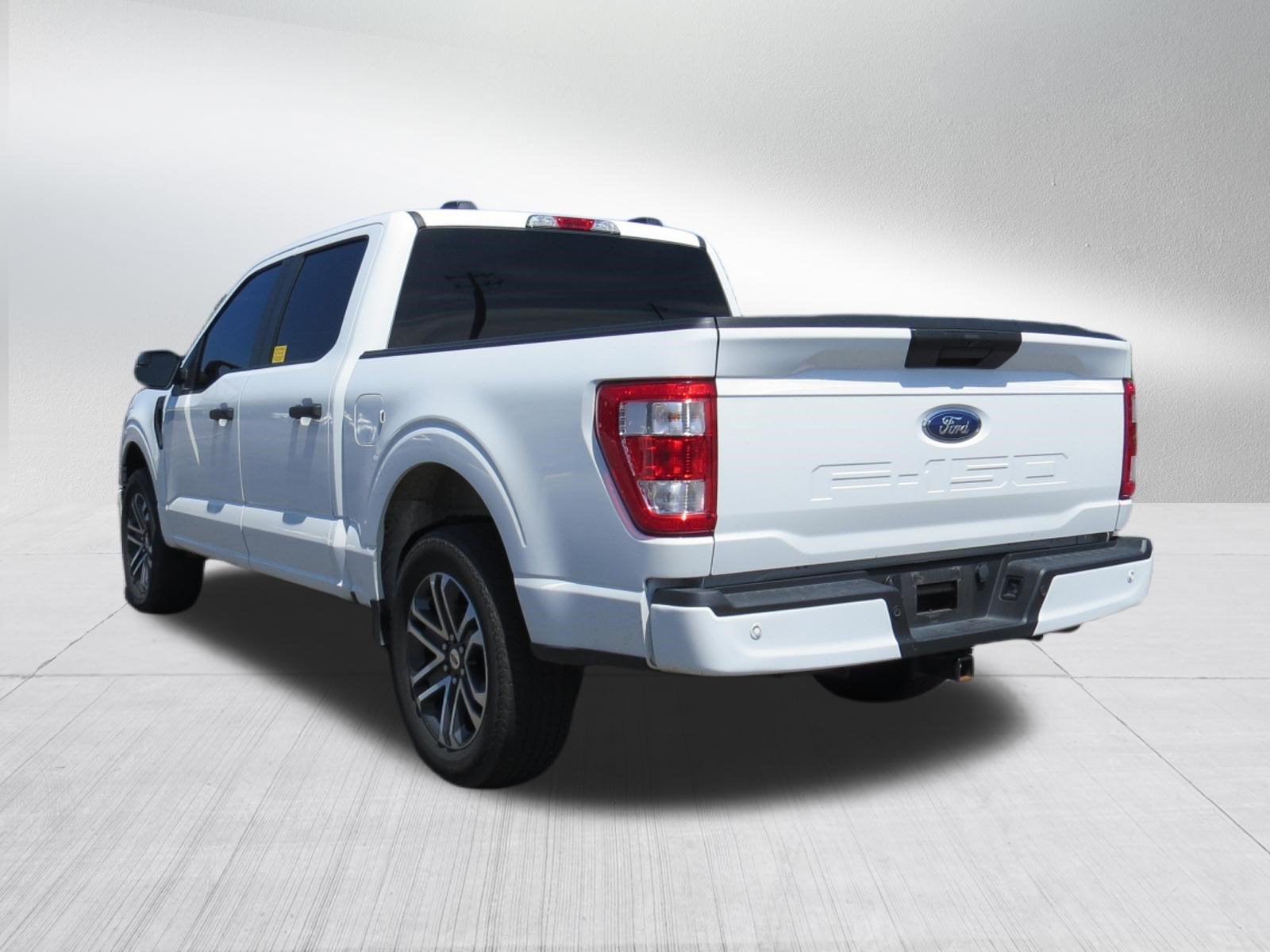 2023 Ford F-150 XL 4WD SuperCrew 5.0L w/ STX Apperance Pkg.