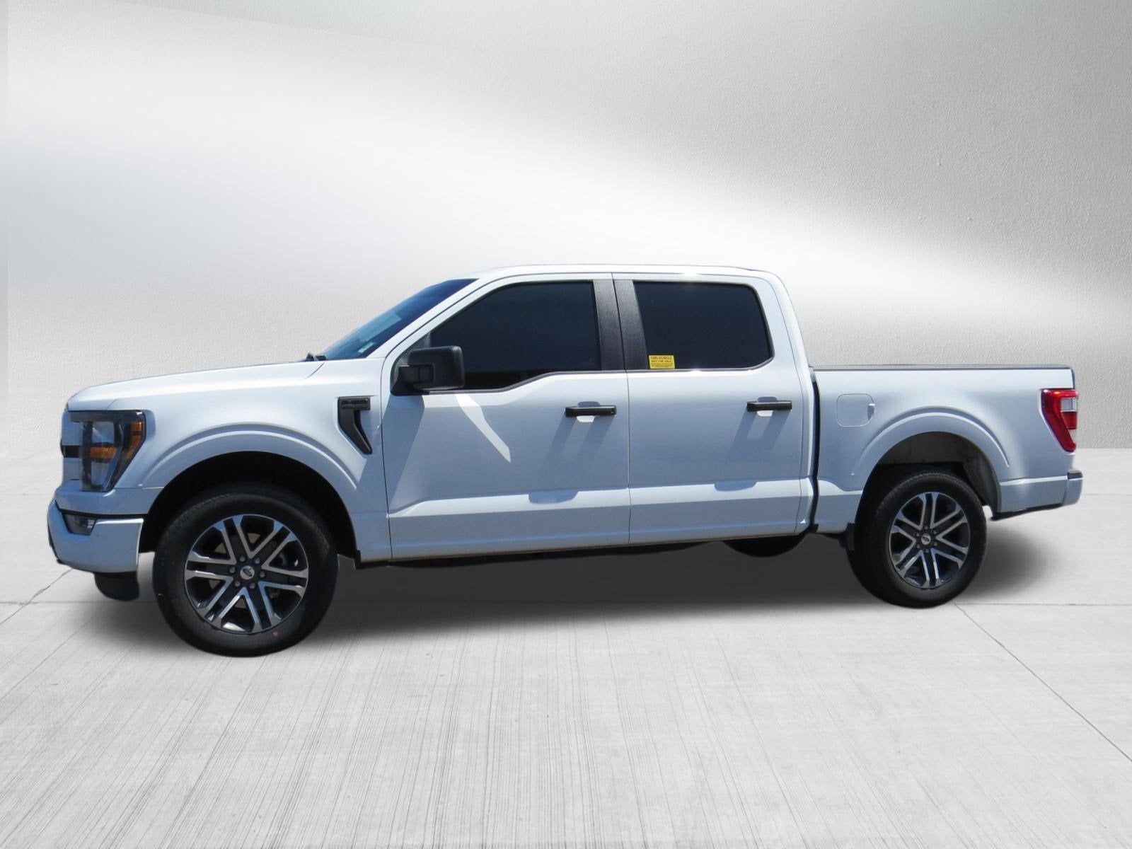 2023 Ford F-150 XL 4WD SuperCrew 5.0L w/ STX Apperance Pkg.