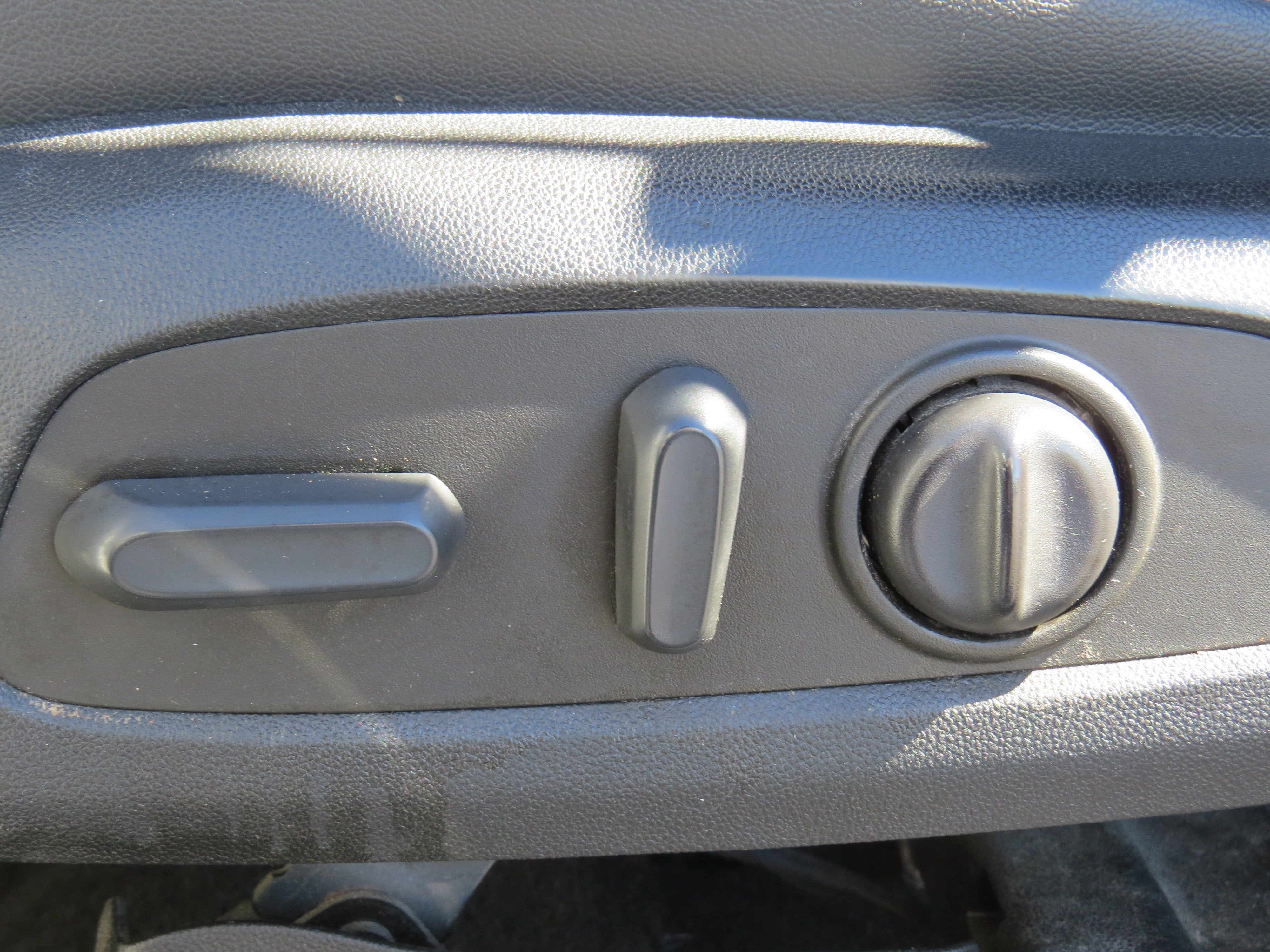 2022 Chevrolet Traverse LT Leather AWD w/ 3rd Row