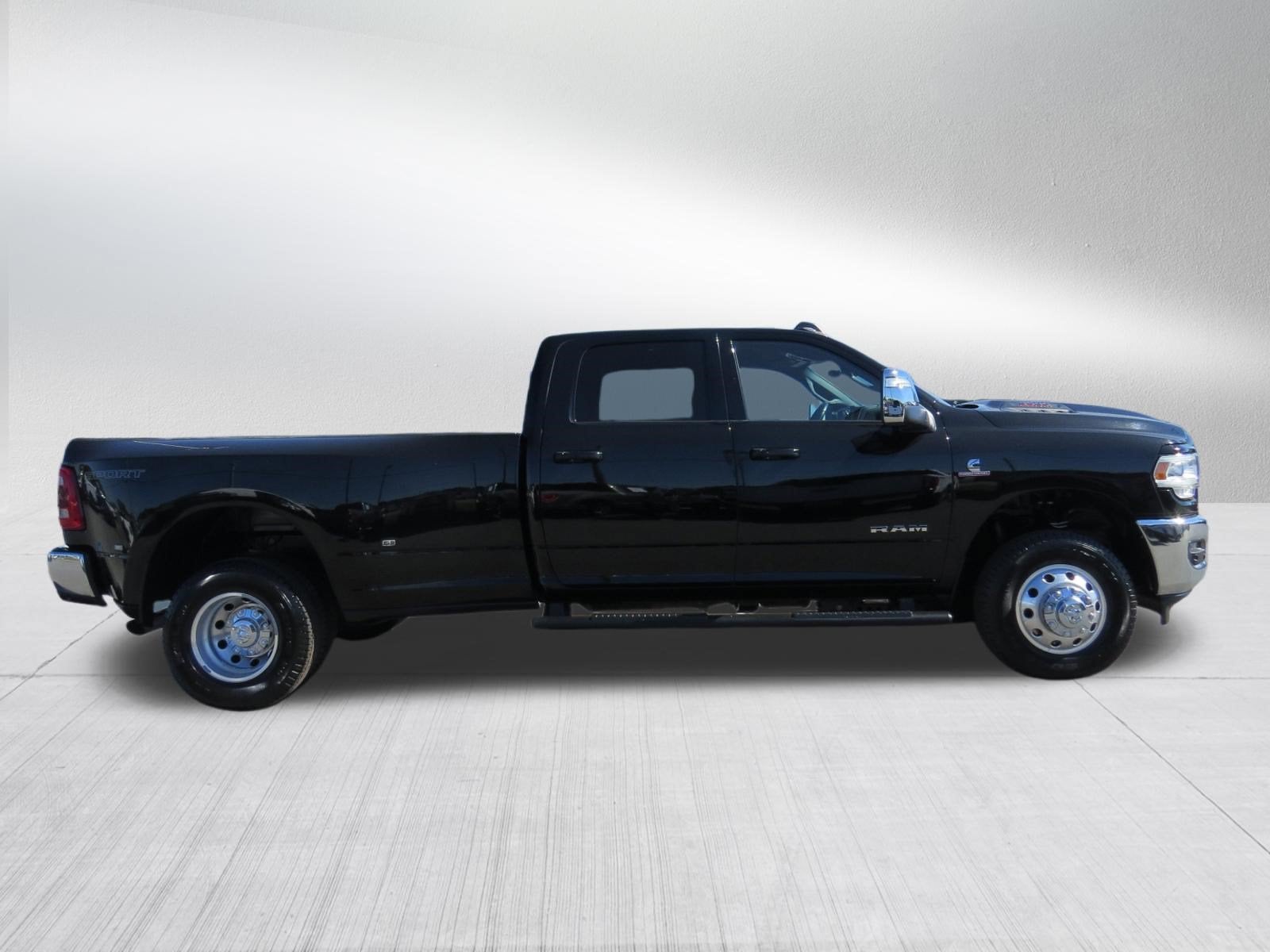 2024 RAM 3500 Laramie 4x4 Crew Cab 6.7L Turbo Diesel w/ Nav & Sport Appearance Pkg.