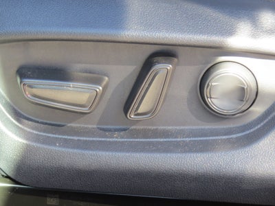2025 Toyota Camry SE Hybrid w/ Convenience Package & Sunroof