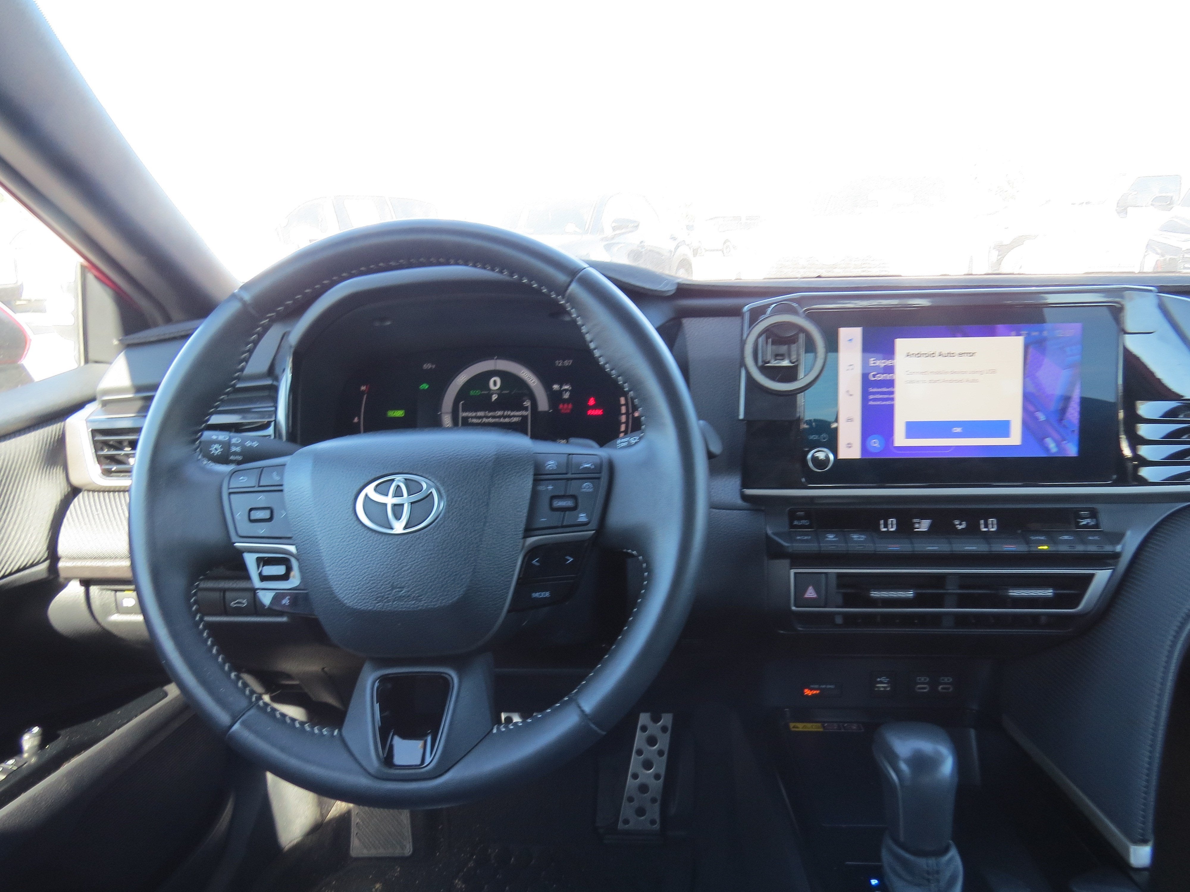 2025 Toyota Camry SE Hybrid w/ Convenience Package & Sunroof