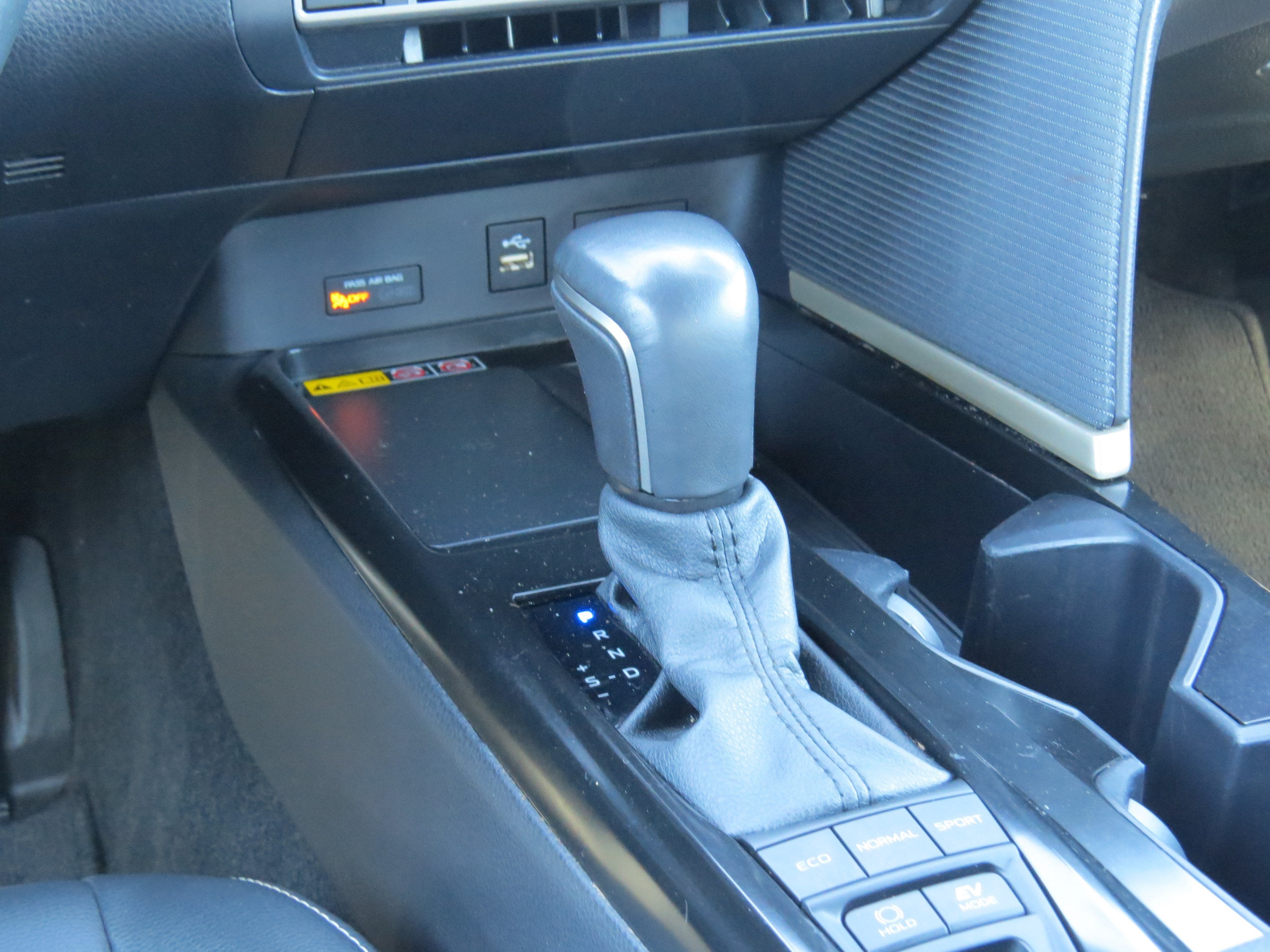 2025 Toyota Camry SE Hybrid w/ Convenience Package & Sunroof