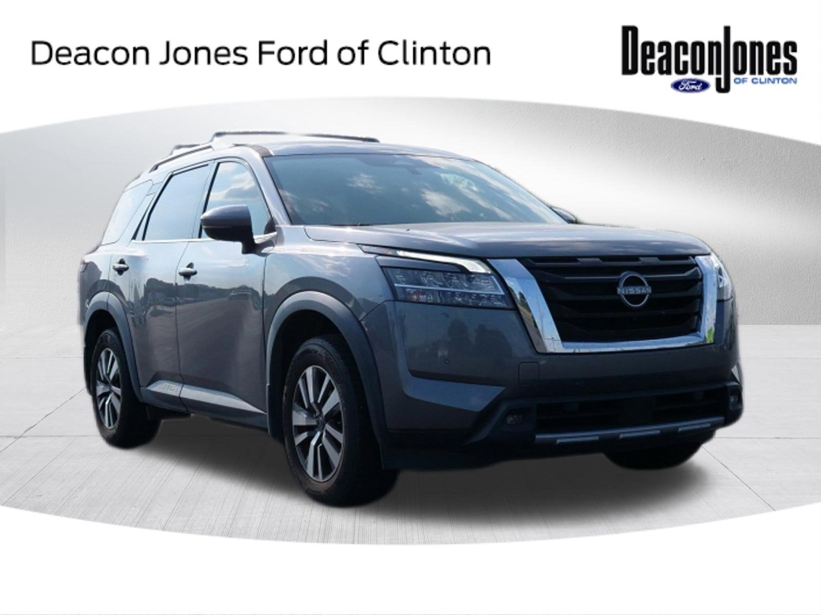 2023 Nissan Pathfinder SL