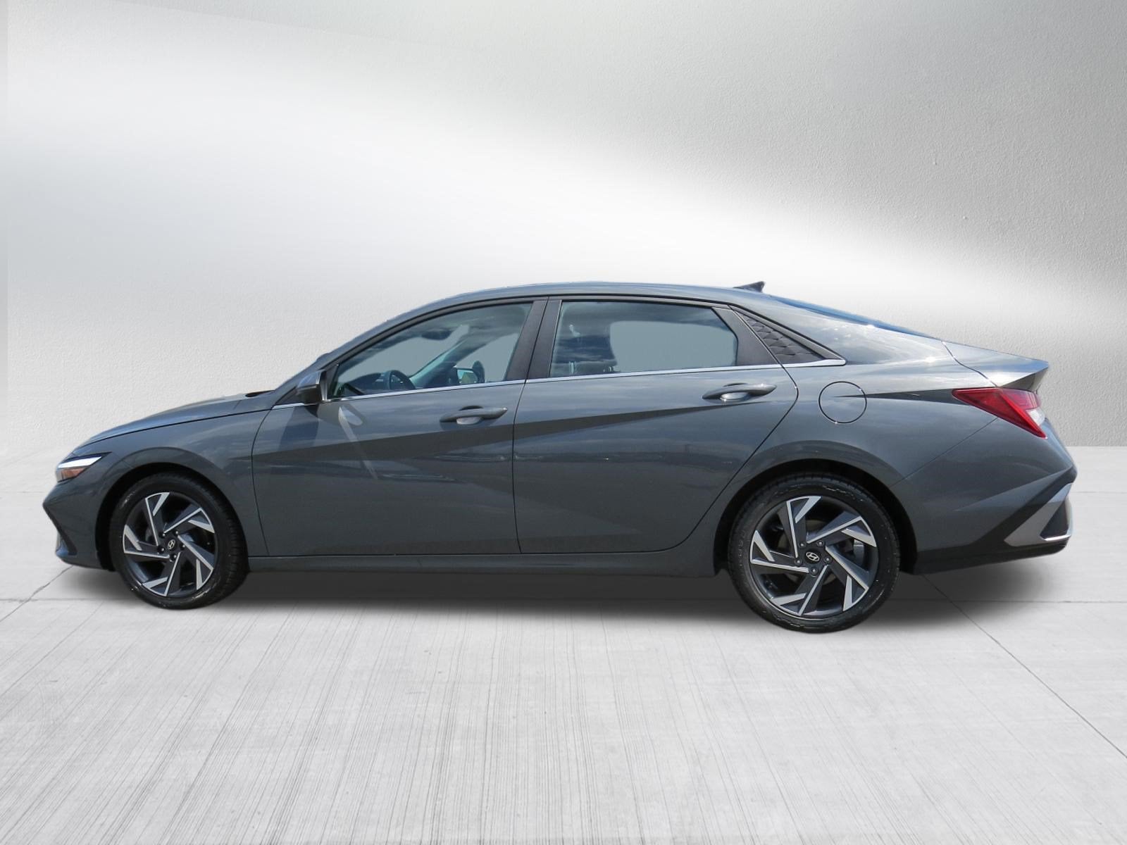 2024 Hyundai Elantra Limited w/ Sunroof
