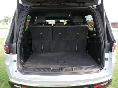 2025 Jeep Wagoneer Base