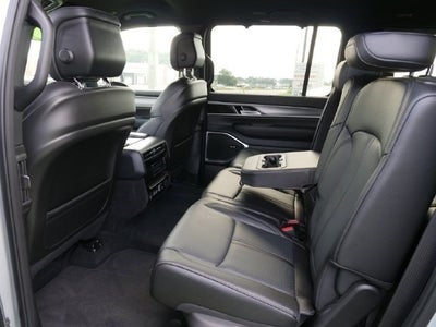 2025 Jeep Wagoneer Base