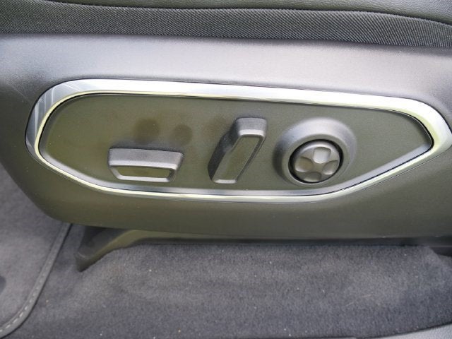2025 Jeep Wagoneer Base