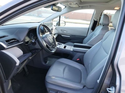 2021 Toyota Sienna XLE 8 Passenger