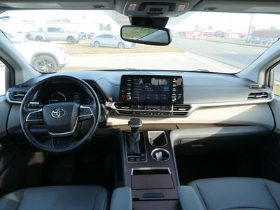2021 Toyota Sienna XLE 8 Passenger